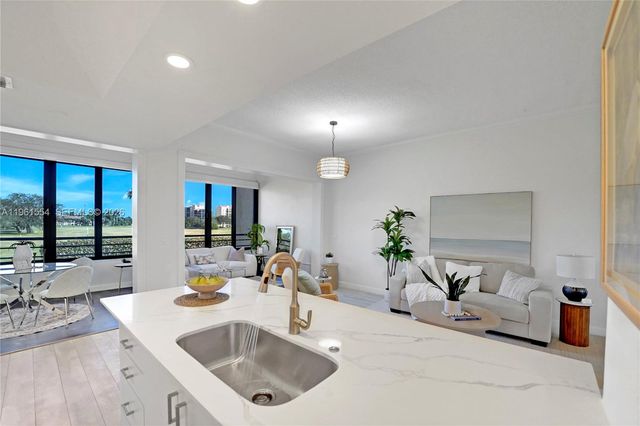 7460 La Paz Blvd 202, Boca Raton, FL 33433