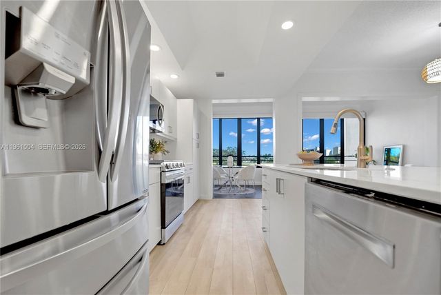 7460 La Paz Blvd 202, Boca Raton, FL 33433