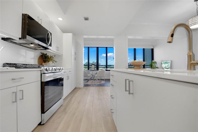 7460 La Paz Blvd 202, Boca Raton, FL 33433