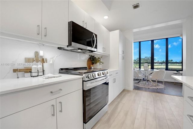 7460 La Paz Blvd 202, Boca Raton, FL 33433