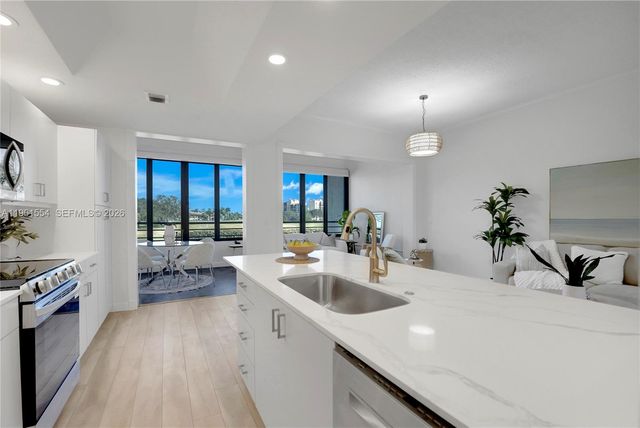 7460 La Paz Blvd 202, Boca Raton, FL 33433