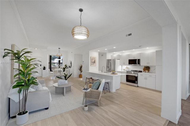 7460 La Paz Blvd 202, Boca Raton, FL 33433