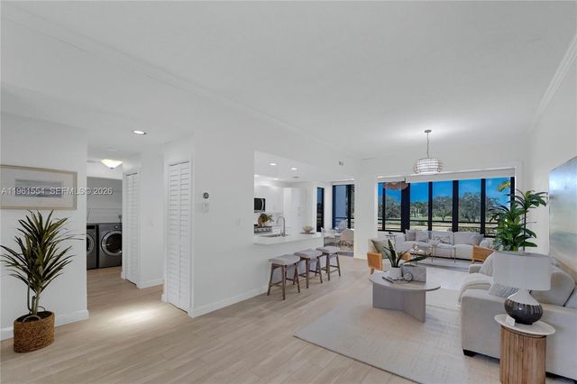 7460 La Paz Blvd 202, Boca Raton, FL 33433