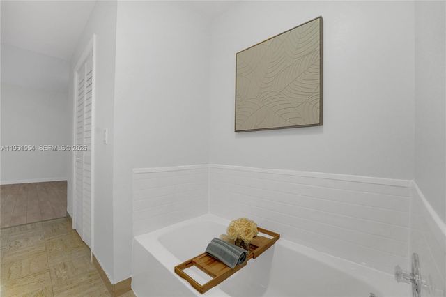 7460 La Paz Blvd 202, Boca Raton, FL 33433