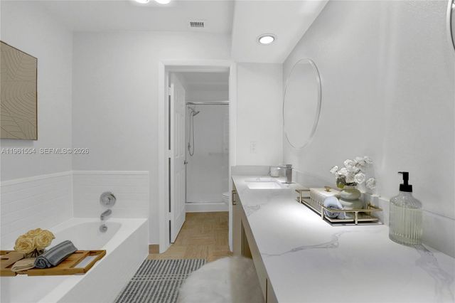 7460 La Paz Blvd 202, Boca Raton, FL 33433