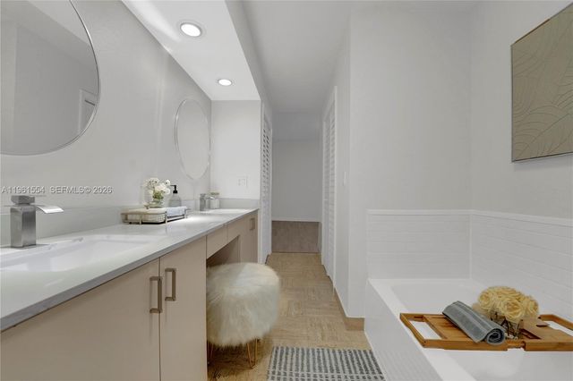 7460 La Paz Blvd 202, Boca Raton, FL 33433