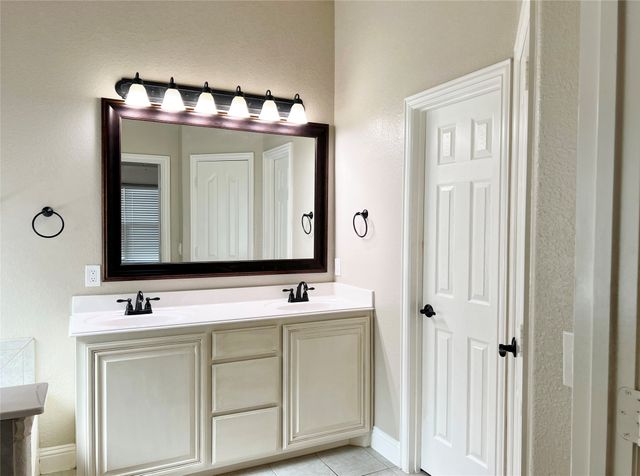 6613 Meadow Glen Drive, Midlothian, TX 76065