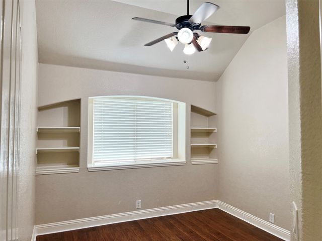 6613 Meadow Glen Drive, Midlothian, TX 76065