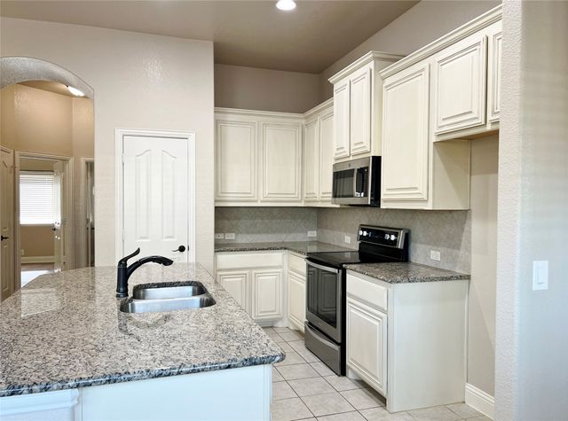 6613 Meadow Glen Drive, Midlothian, TX 76065
