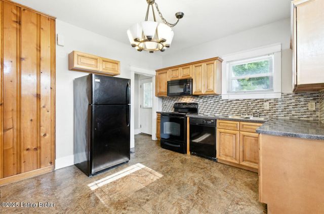 1205 W Ashland Ave, Louisville, KY 40215