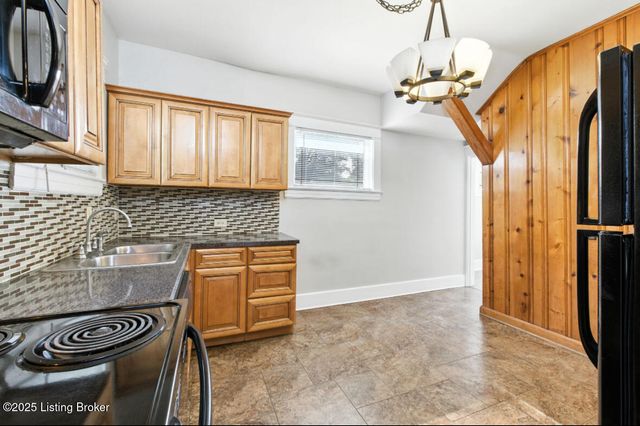 1205 W Ashland Ave, Louisville, KY 40215