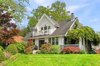215 W Hutchinson Ave, Regent Square, PA 15218