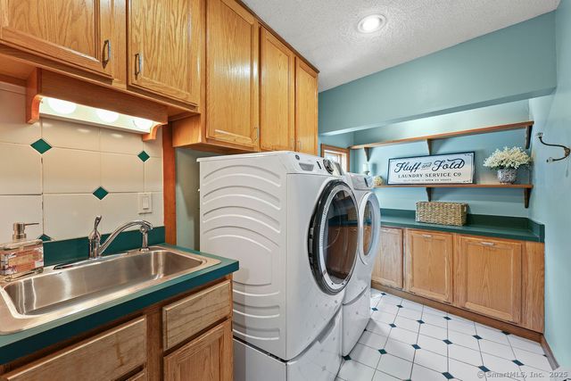 13 Woodland Drive, Canton, CT 06019