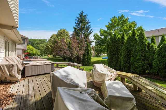 42683 Wimbleton Way, Novi, MI 48377