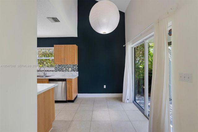 9820 NW 24th Ct, Sunrise, FL 33322
