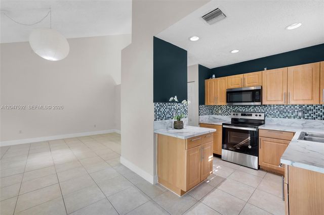 9820 NW 24th Ct, Sunrise, FL 33322
