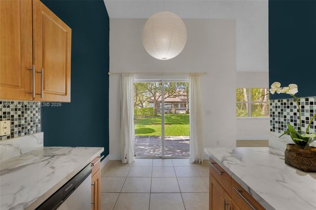 9820 NW 24th Ct, Sunrise, FL 33322