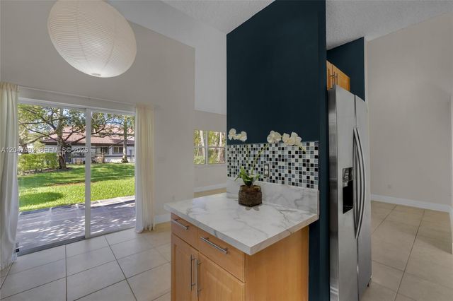 9820 NW 24th Ct, Sunrise, FL 33322