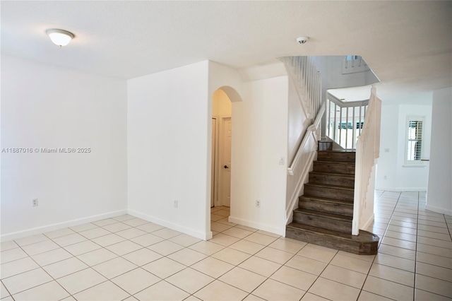 10181 NW 32nd Ter, Doral, FL 33172