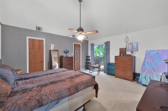 423 Paradise Lane, Montgomery, TX 77356