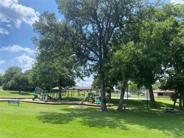 423 Paradise Lane, Montgomery, TX 77356