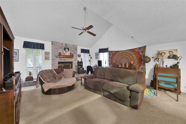 423 Paradise Lane, Montgomery, TX 77356