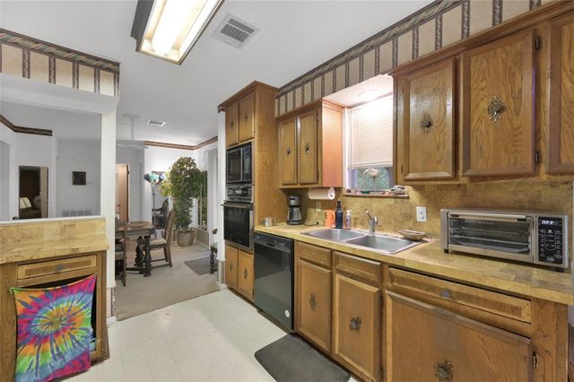 423 Paradise Lane, Montgomery, TX 77356