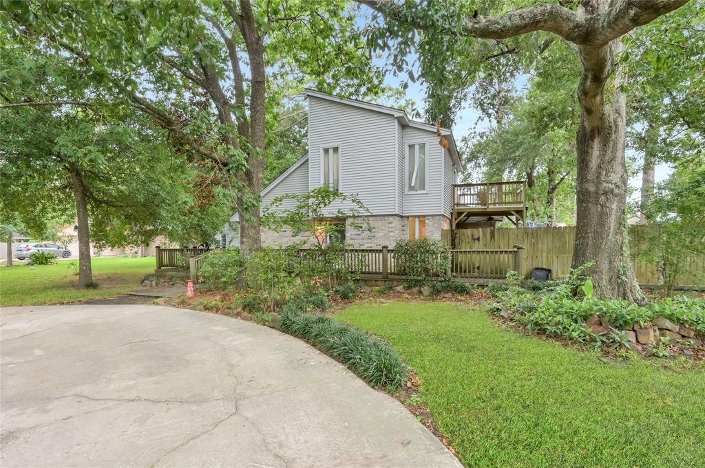 423 Paradise Lane, Montgomery, TX 77356