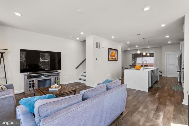 12998 HATTONTOWN SQ, Herndon, VA 20171