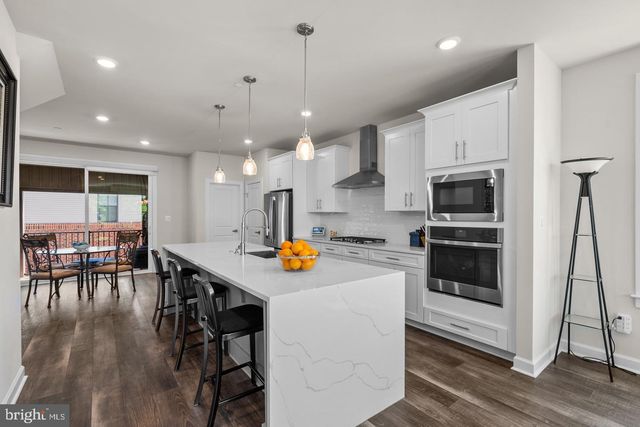 12998 HATTONTOWN SQ, Herndon, VA 20171