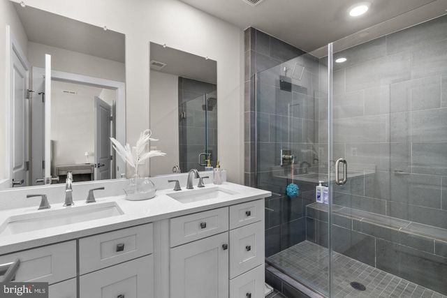 12998 HATTONTOWN SQ, Herndon, VA 20171
