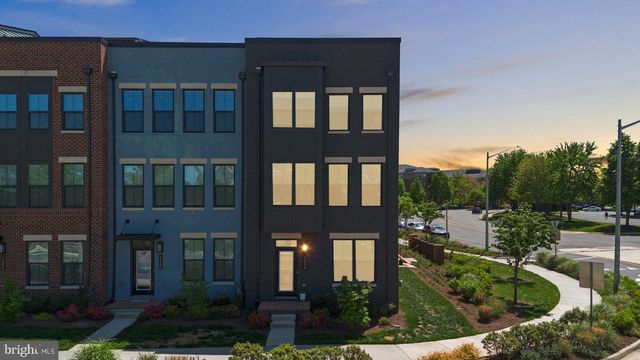 12998 HATTONTOWN SQ, Herndon, VA 20171