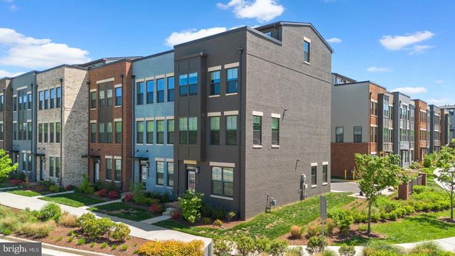 12998 HATTONTOWN SQ, Herndon, VA 20171