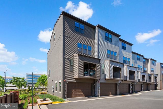 12998 HATTONTOWN SQ, Herndon, VA 20171