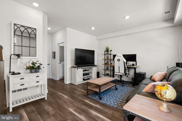 12998 HATTONTOWN SQ, Herndon, VA 20171