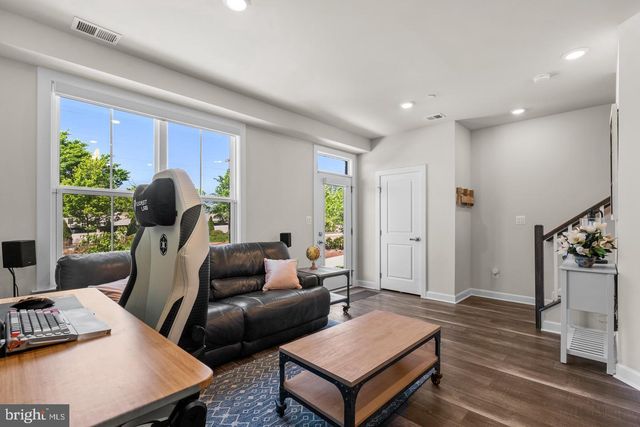 12998 HATTONTOWN SQ, Herndon, VA 20171