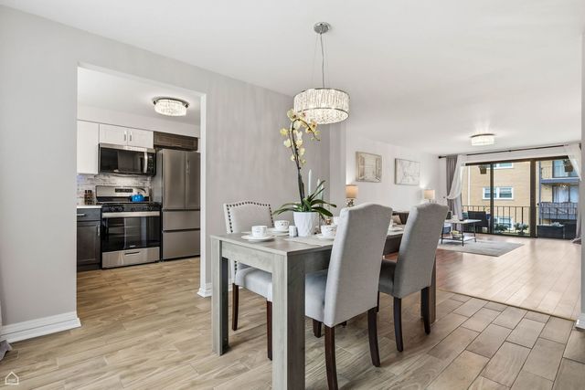 6568 W Roscoe Street 2N, Chicago, IL 60634