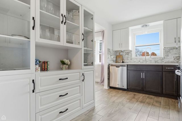 6568 W Roscoe Street 2N, Chicago, IL 60634