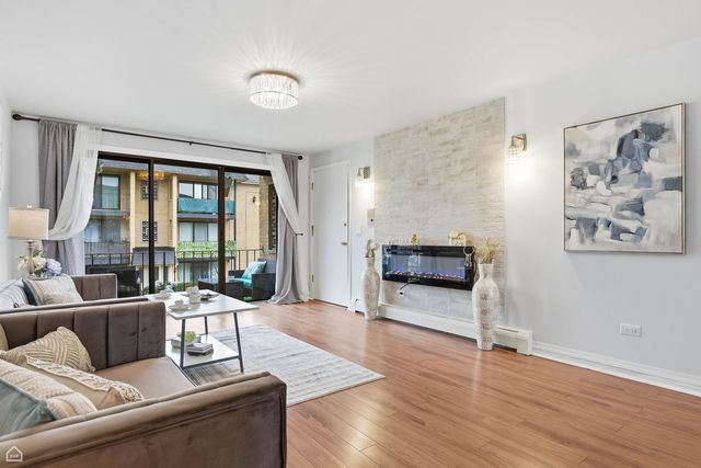 6568 W Roscoe Street 2N, Chicago, IL 60634