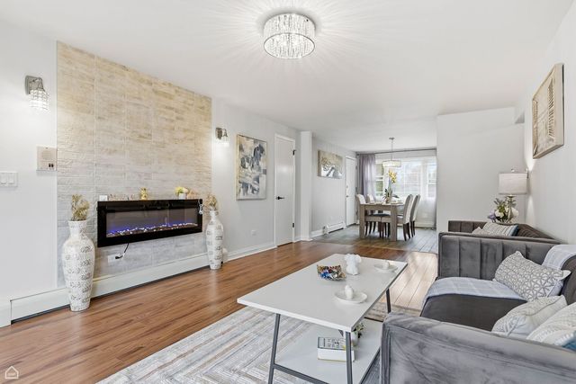 6568 W Roscoe Street 2N, Chicago, IL 60634