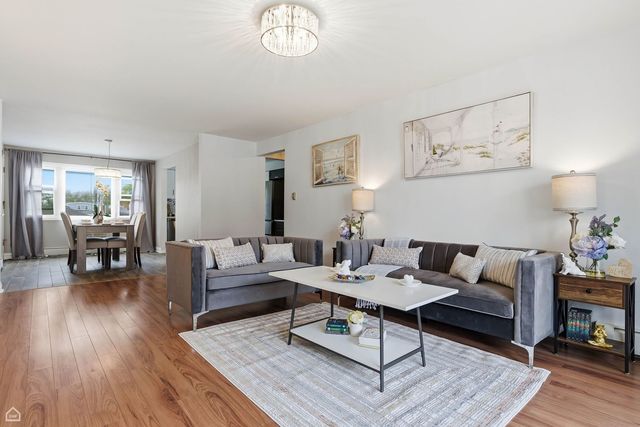 6568 W Roscoe Street 2N, Chicago, IL 60634