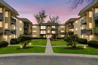 6568 W Roscoe Street 2N, Chicago, IL 60634