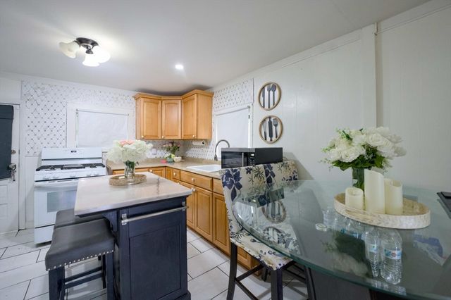 12 Bailey St, Lynn, MA 01904