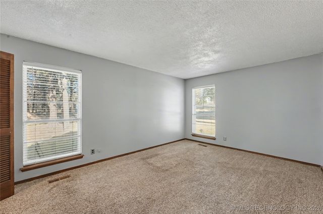 1454 N 337th West Avenue, Mannford, OK 74044