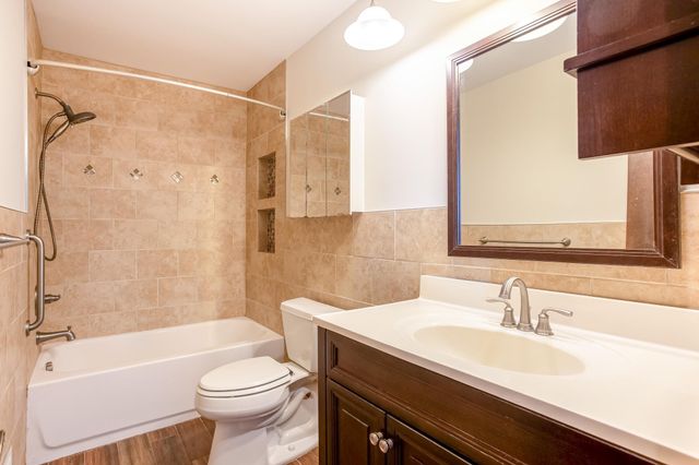 15857 27th Avenue N, Plymouth, MN 55447