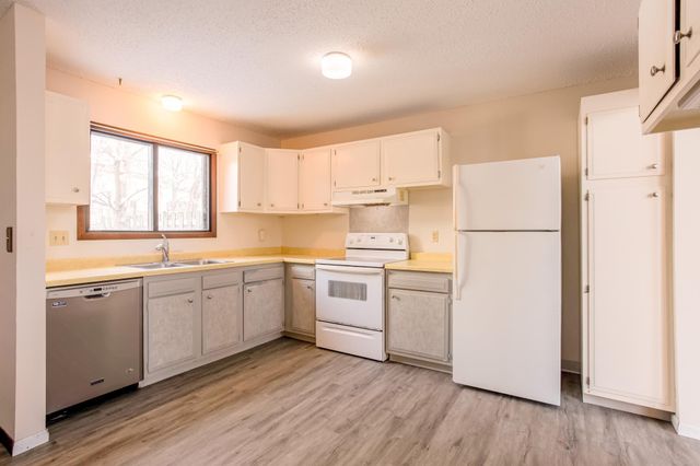 15857 27th Avenue N, Plymouth, MN 55447