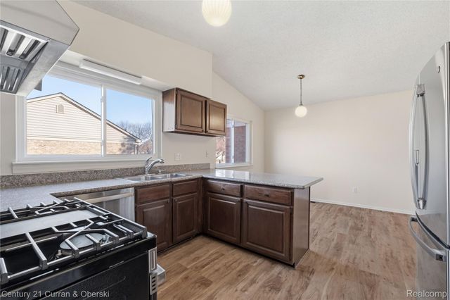 17098 Coral Gables Street, Southfield, MI 48076