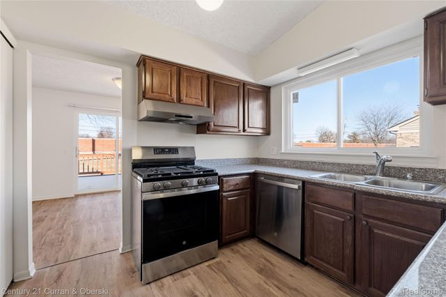 17098 Coral Gables Street, Southfield, MI 48076