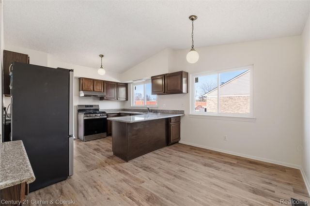 17098 Coral Gables Street, Southfield, MI 48076