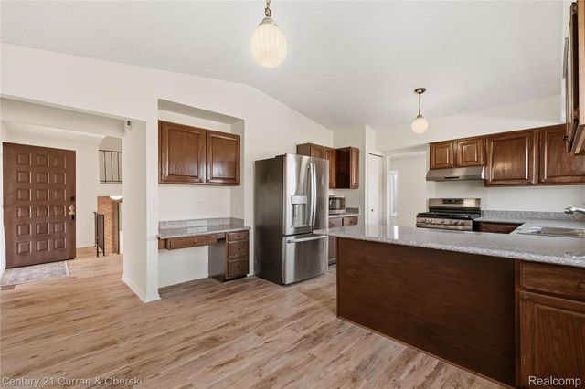 17098 Coral Gables Street, Southfield, MI 48076